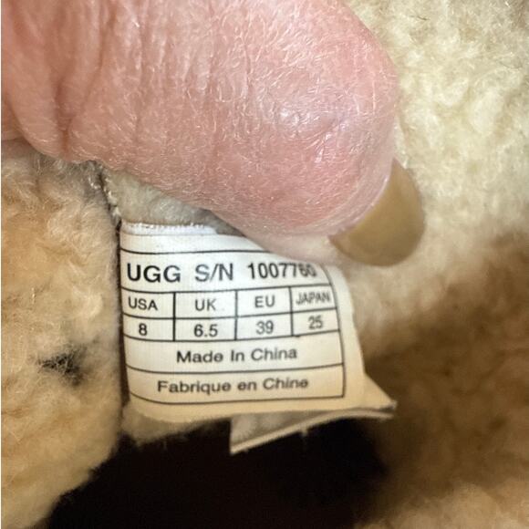 UGG Akadia Leather and Shearling Snow Boots Weatherproof Rubber Soles Size 8 - Picture 7 of 8